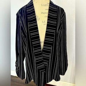 Joseph Ribkoff Blazer! Super cute detail on sleeves size 18